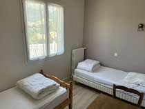 2ème étage Chambre 4 (1lit double et 2 lits simples)