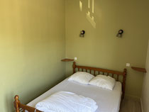 2ème étage Chambre 4 (1lit double et 2 lits simples)