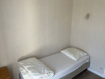3ème étage Chambre 6 (1 lit simple et 1 lit superposé)