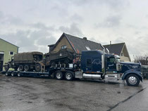 Dit was een heel bijzonder evenement bij militaire vliegbasis Gilze Rijen. WE mochten de Diamond T en Halftrack vervoeren op een Amerikaanse Kenworth truck.