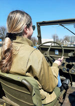 Af en toe mag ik ook oefenen in de Jeep, met mijn vader er natuurlijk naast. Dit was een van mijn eerste keren dat ik zelf ook mocht rijden.