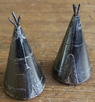 5051 Navajo teepee salt and pepper shakers c.1930-50 1.25x2.25" $395