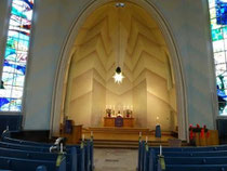 Der Altar der Kreuzkirche am Hohenzollerndamm.