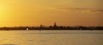 Konstanzer Skyline im Sonnenuntergang 220803-031 