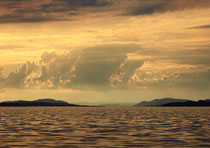 Kräftige Wolken im Abendlich über dem Obersee 190620-324V 
