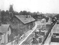 August: Bahnhof 1909