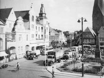 August: Blick auf den Eutiner Marktplatz im Jahr 1952
