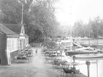 August: Bootshaus 1928