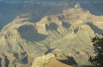 Vor etwa 2000 Jahren besiedelten die als Anasazi bekannten Völker das Gebiet. Sie wohnten in Lehmhütten und lebten von der Landwirtschaft. Vor ca. 700 Jahren verschwanden die Anasazi plötzlich aus bis heute unbekannten Gründen.