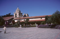 Beim Besuch im Garten der „Mission San Carlos Borromeo de Carmelo“ aus dem Jahre 1770, in Carmel-by-the-Sea, sahen wir wiederum Kolibris, wie bereits bei meinem Besuch der Mission Santa Barbara im Jahre 1963 (vgl. Galerie USA II).