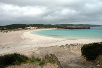 Die Hanson Bay hat dem benachbarten, rund 20 km2 grossen Hanson Bay Sanctuary im Süden des  Kangaroo Island den Namen gegeben. Es ist dies einer der besten Plätze um seltene Vögel und Beuteltiere sehen zu können.