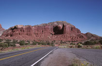 Der Capitol-Reef-Nationalpark in Utah wurde 1971 eingerichtet, nachdem er bereits 1937 zum National Monument ernannt worden war. Der Name stammt von einem Gebiet in der Nähe des Fremont River, das die ersten Pioniere an ein Riff erinnerte.