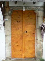 Porte traditionnelle - sapin - clous en fer forgé - fabrication hb-menuisier.com