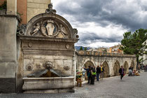 Sulmona, fontana del Vecchio e l'acquedotto medioevale