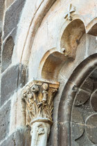 San Giovanni in Venere, monofora dell'abside centrale.