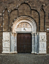 San Giovanni in Venere, portale della Luna