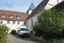 Hinter der Kirche war der Ü-Wagen Standplatz