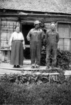 Bertha Mundahl with sons Ed and Tom
