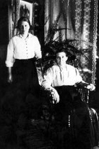 Bertha (Sørhus) Mundahl and her daughter Alma (Amanda's sister)