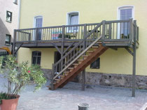 Balkon mit Treppenaufgang