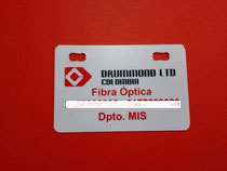 Tarjeta en plástico para exteriores pintada.