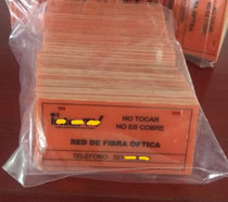 Tarjeta para exteriores fijacion con amarres. identificación de Fibra Óptica (contenidos fijos).