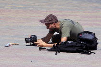 Isaac Cordal fotografiert ein neues Modell