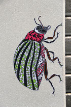 Der Belgier Pol Cosmo verteilt in der ganzen Stadt seine kleinen Stencils von Insekten, meistens befinden sie sich in der Nähe von Murals.