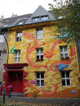 Kiefernstraße - Haus Nr. 7 - Dragon - Ben Mathis