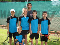 Bambini I - Hinten von links: Gimpl Dennis, Zoch Chiara, Hölzlwimmer Dennis, Forster Lucas - Vorne kniend: Penn Christian - Dahinter: Andreas Gimpl, Juniorchef der Fa. MAGIM