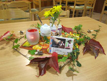 Herbstlich-fantasievolle Tischdekoration