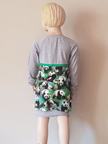 Achter: Panda's, jurkje van tricot. Artikelcode 122/128-020. 