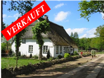     Reitanlage für Islandpferde mit wunderschönem Reetdach-Wohnhaus mit 145 qm Wohnfläche, Stallungen, Jagdhütte und ca. 1,5 Hektar Weiden direkt am Hof.  Angeboten zum Kaufpreis von EURO 349.000,--