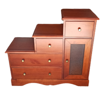Cajonera en escalera de madera. 85x80x32