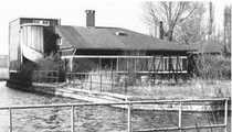 Het woonhuis "Stormhoek" van Cees Bruijnzeel op het terrein van de Bruynzeel Fabrieken. Gebouwd in 1922 en gesloopt in 1982