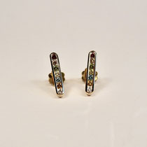 N°237 OHRSTECKER - Aus 750/- Gelbgold mit je sechs farbigen Brillanten zu 0,03ct. und je einem naturbelassenen Brillanten ebenfalls je 0,03ct. 