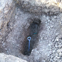 The eye of earth screw in his definitive abode, half meter at least under the plan of the garden.