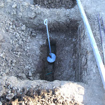 The earth screw in the precision position to insert it under earth.