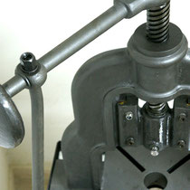 I6QON (c) Heavy double sided embossing press