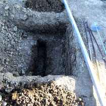 The earth screw and the position to insert it under earth.