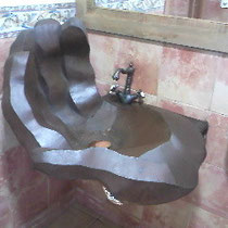 la mano del lavabo , alucinante ( es un lavabo ? )