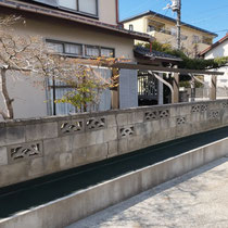 全て取り除いて整地してから、ナックスS450の防草シートを接着固定します。