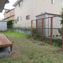お庭側の完成様子、背の高いフェンスにはご主人があとからフェンスを張る予定です。