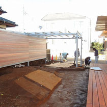 施工前、木部工事は事前に完成されていました。