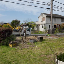 施工前、植物がお好きなお施主様ですが、雑草対策で疲弊してなかなか菜園まで手がまわりませんでした。