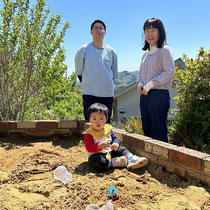 使っていなかった花壇を空けて、子供が自由に遊べる砂場に変身しました。家族の成長によりそう庭づくり。