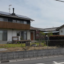 以前はメッシュフェンスで囲まれていましたが、目隠し効果を出したいと思います。