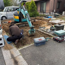 次に余分な土を出して土間コンクリートの下地を整えます。