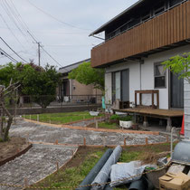 流線型に型枠を組んでコンクリート打設部分の基礎を施工します。