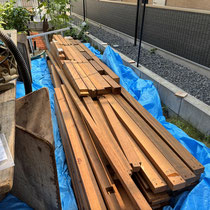 工事の前に加工を済ませた材料を搬入。
